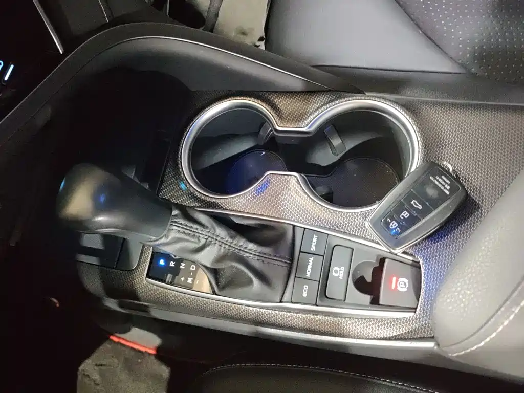 Toyota Camry 2022 — фото 10