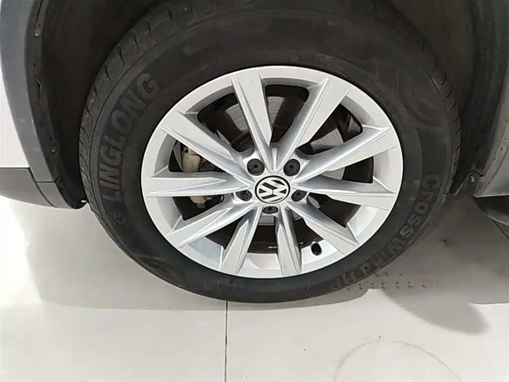 Volkswagen Tiguan 2017 — фото 23