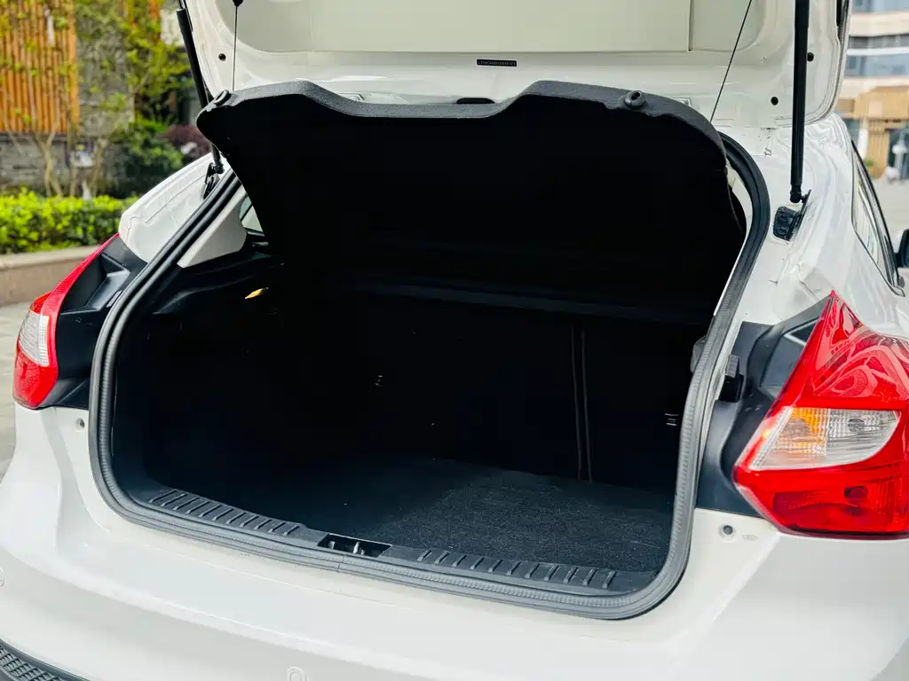 Ford Focus 2014 — фото 15