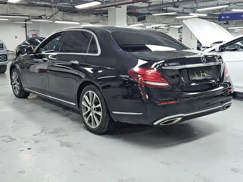 Mercedes-Benz E-Class 2019 — фото 18