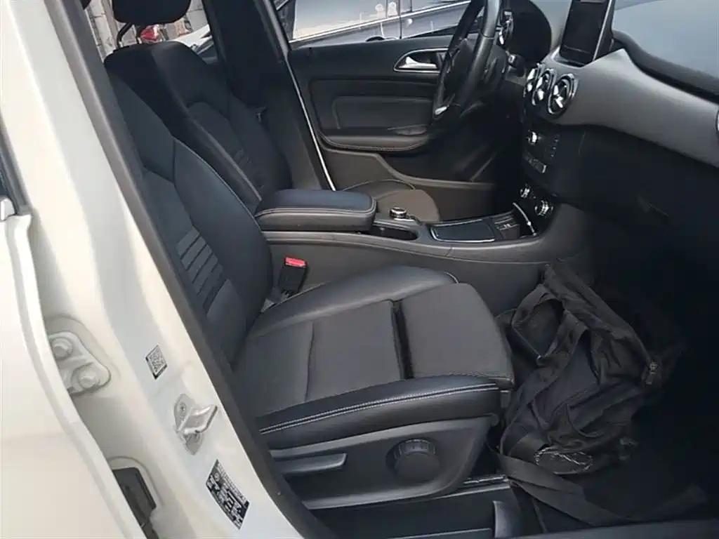 Mercedes-Benz B-Class 2017 — фото 25