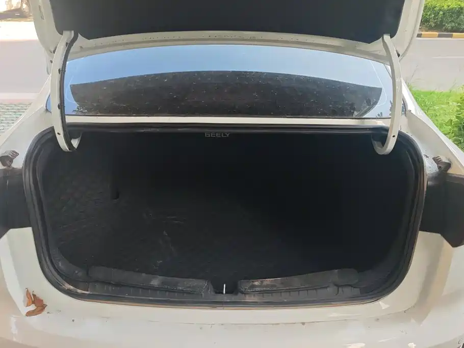 Geely Emgrand 2023