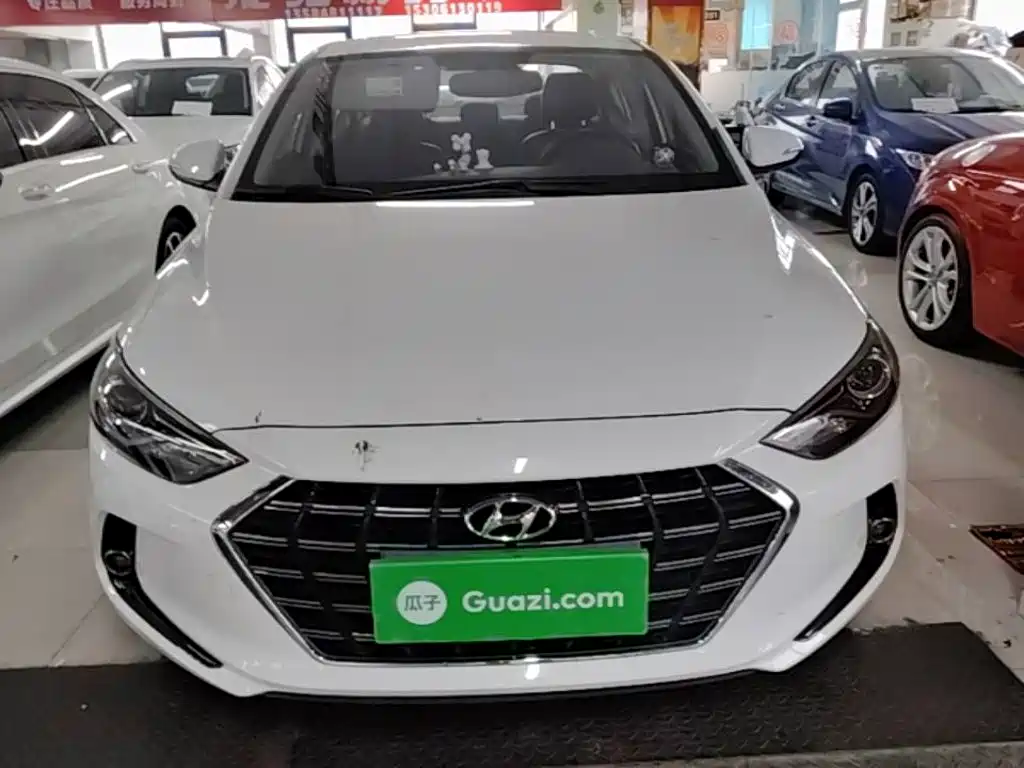 Hyundai Elantra 2020 — фото 3