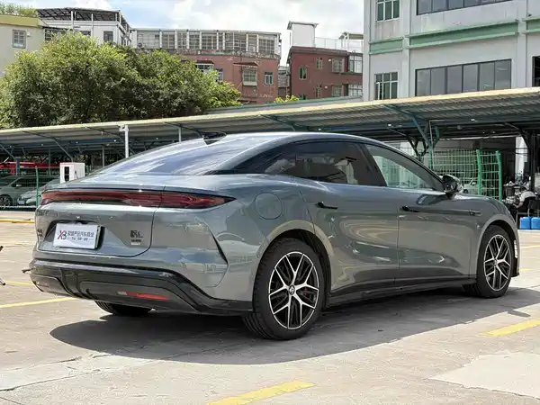 BYD Han L 2025