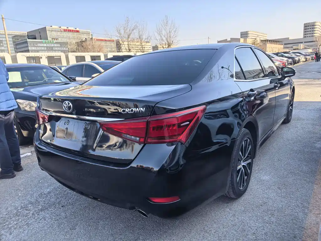 Toyota Crown 2018 — фото 3