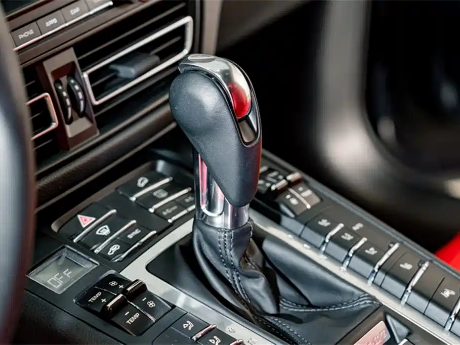 Porsche Macan 2022 — фото 16