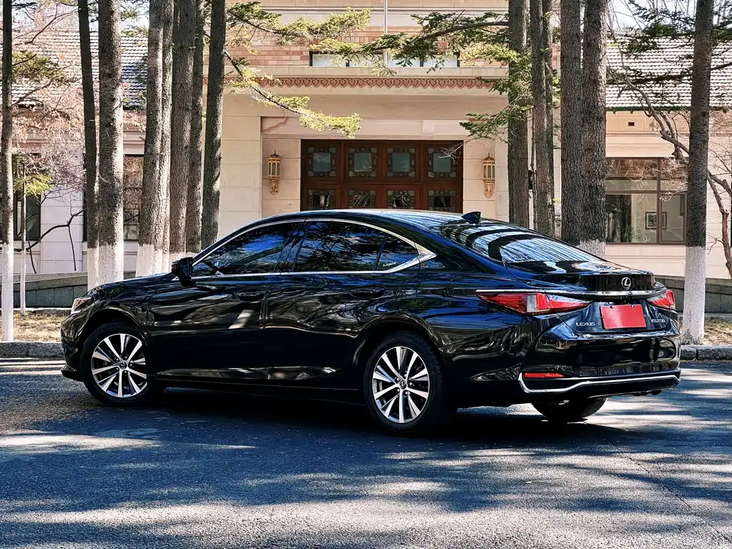 Lexus ES 2019 — фото 6