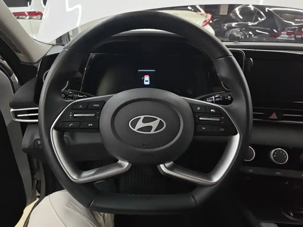 Hyundai Elantra 2025 — фото 11