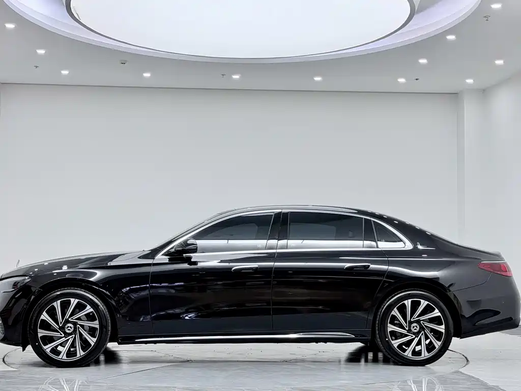 Mercedes-Benz E-Class 2025 — фото 12