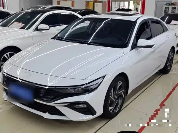 Hyundai Elantra 2025