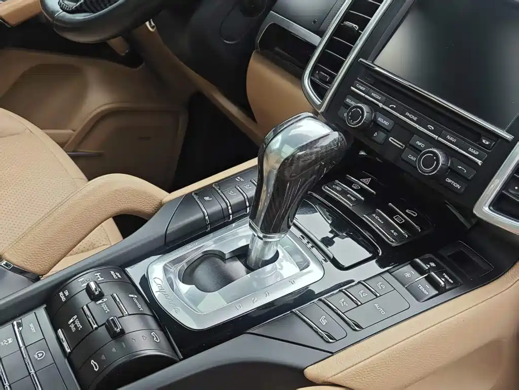Porsche Cayenne 2015 — фото 14