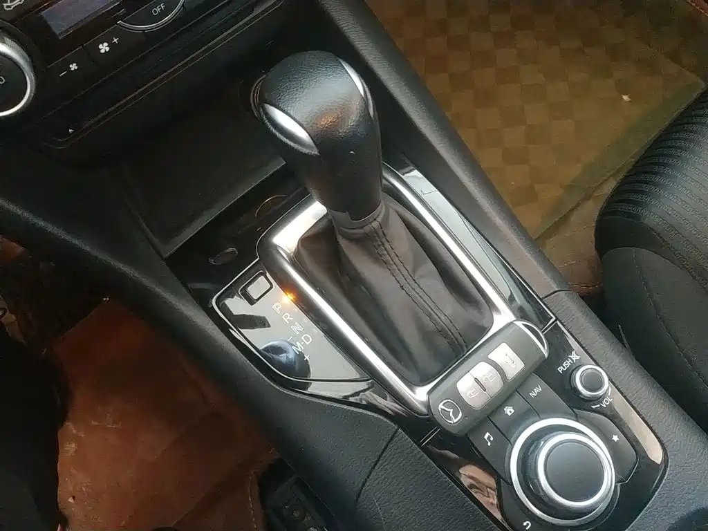 Mazda 3 Axela 2016 — фото 10