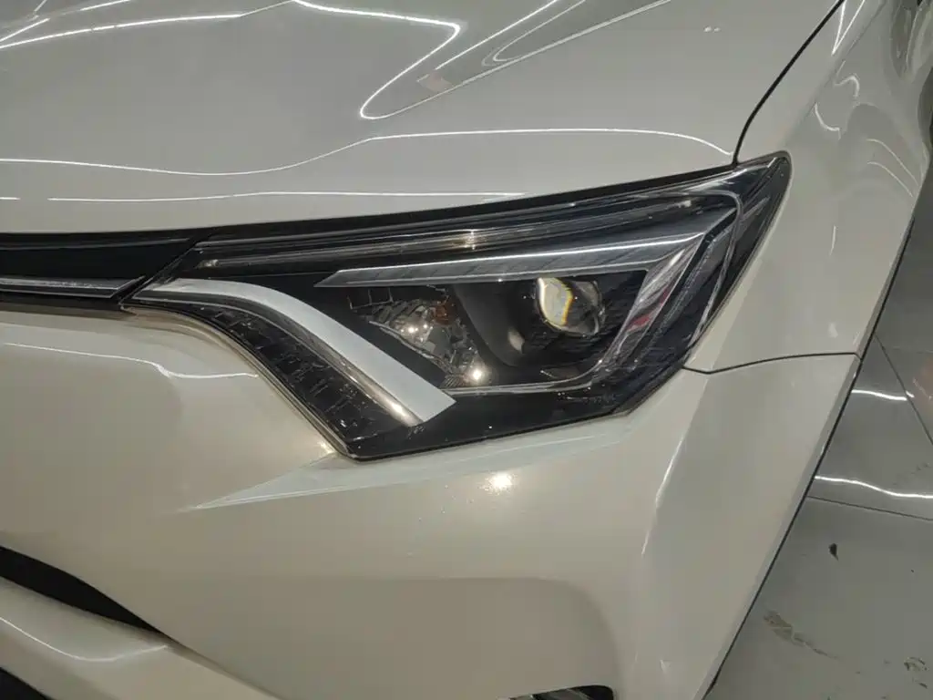 Toyota RAV4 2019 — фото 24