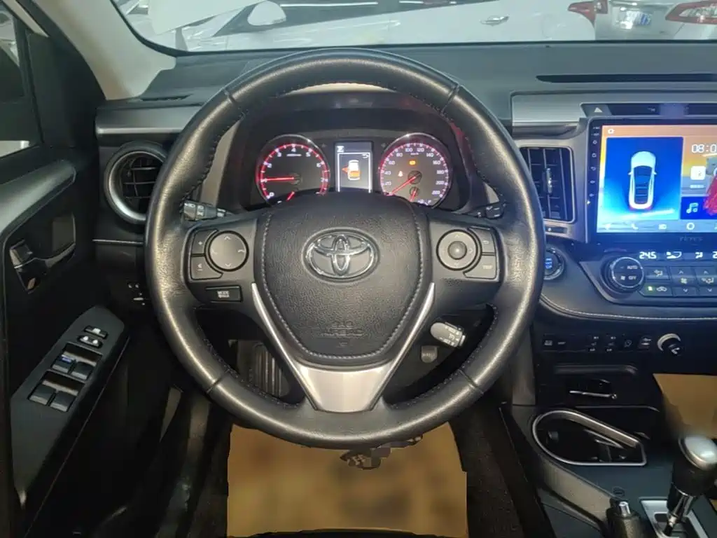 Toyota RAV4 2019 — фото 11