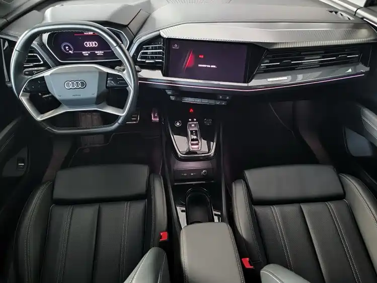 Audi Q4 e-tron 2024 — фото 6