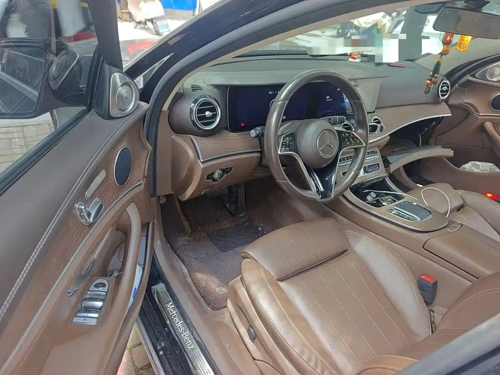 Mercedes-Benz E-Class 2022 — фото 17