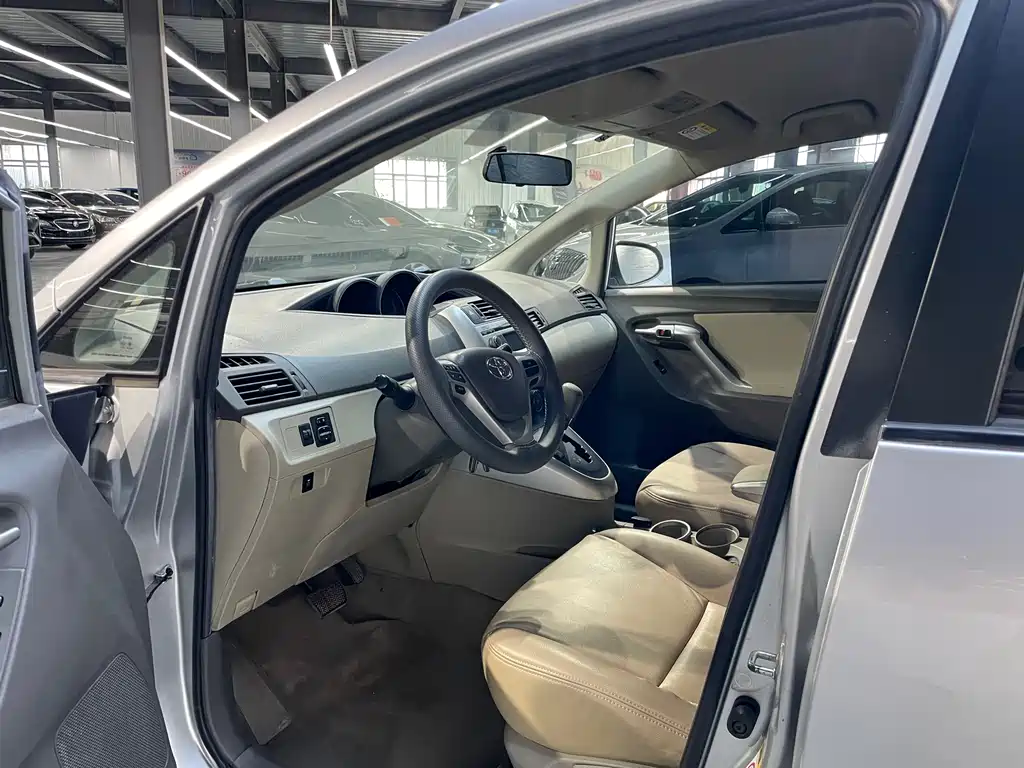 Toyota Verso 2015 — фото 10