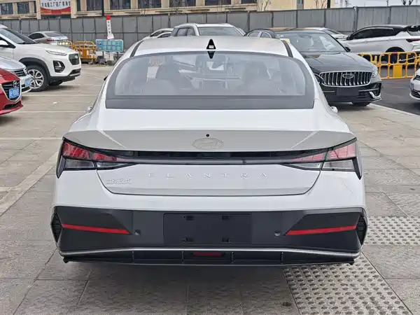 Hyundai Elantra 2023