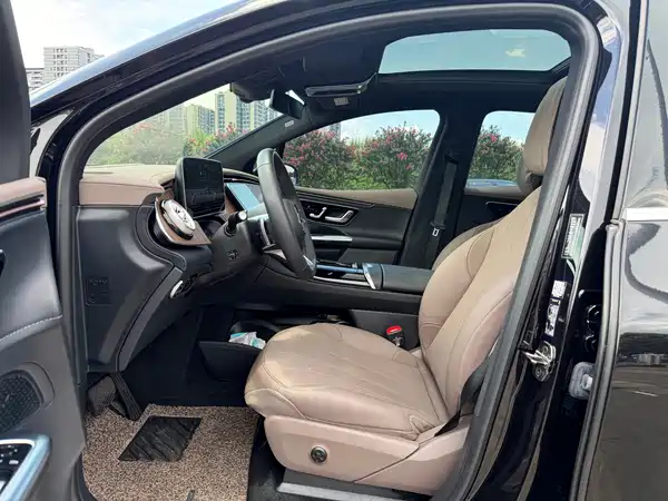 Mercedes-Benz EQE SUV 2025