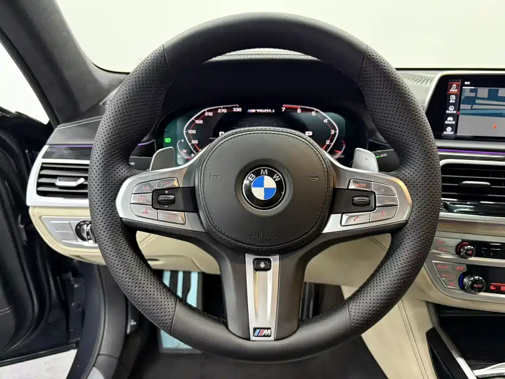 BMW 7 Series 2018 — фото 20