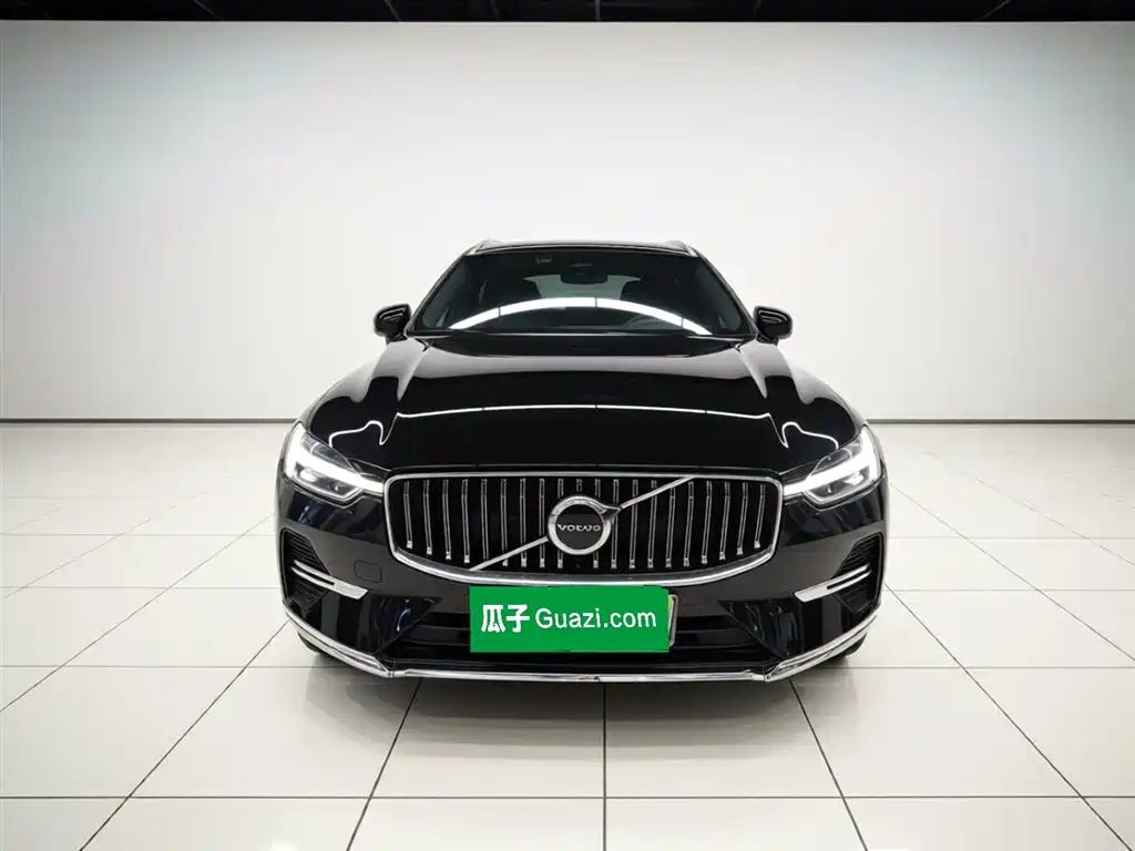 Volvo XC60 2023 — фото 3