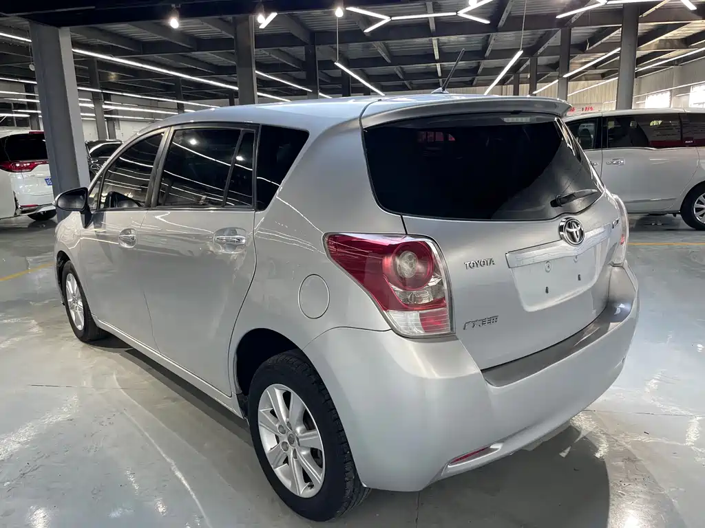 Toyota Verso 2015 — фото 15