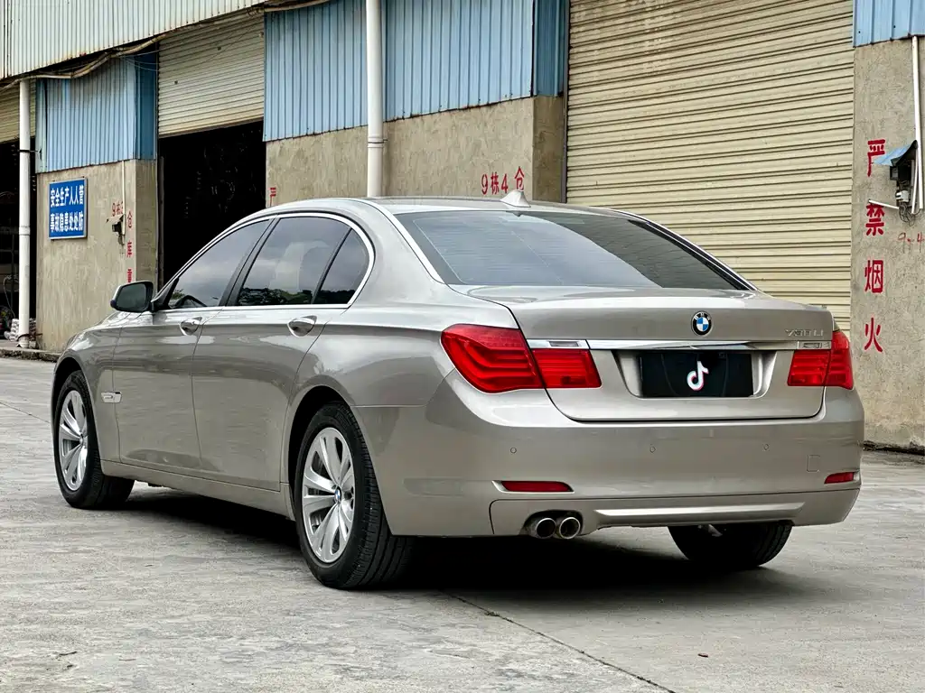 BMW 7 Series 2010 — фото 7