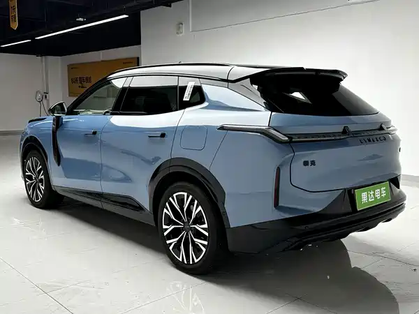 Lynk & Co 08 EM-P 2025