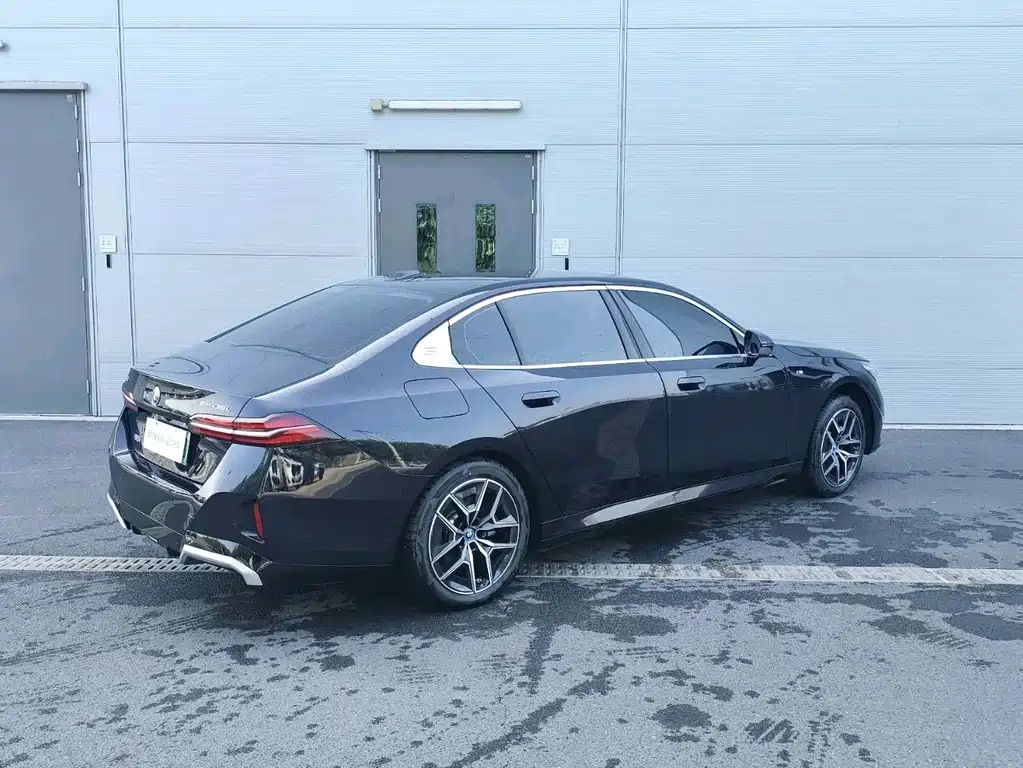 BMW i5 2025 — фото 10