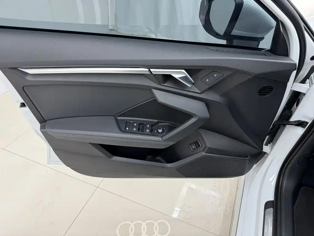 Audi A3 2023 — фото 10