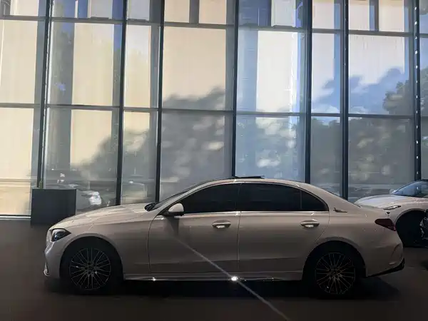 Mercedes-Benz C-Class 2025
