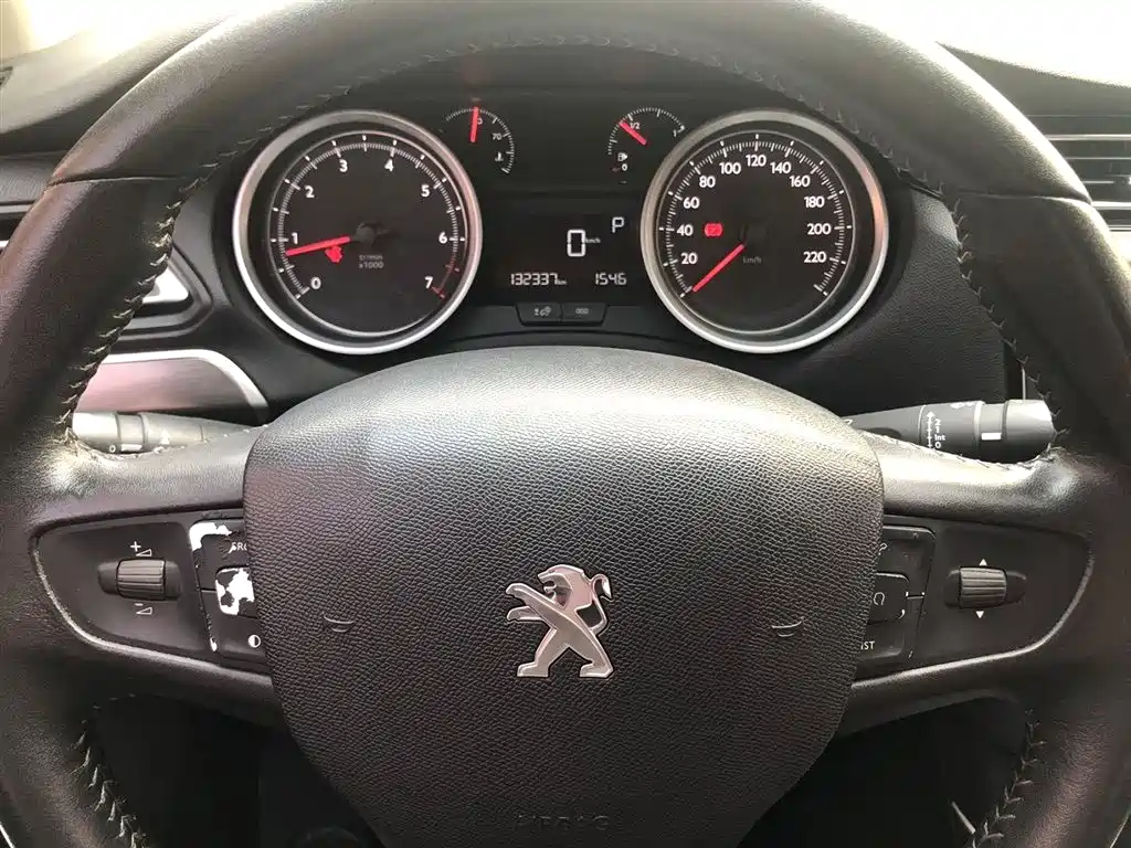 Peugeot 408 2018 — фото 11
