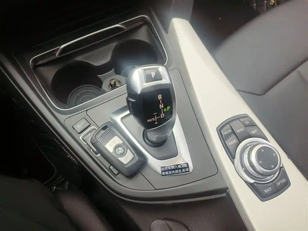BMW 3 Series 2016 — фото 10