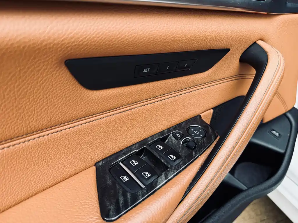 BMW 5 Series 2018 — фото 15