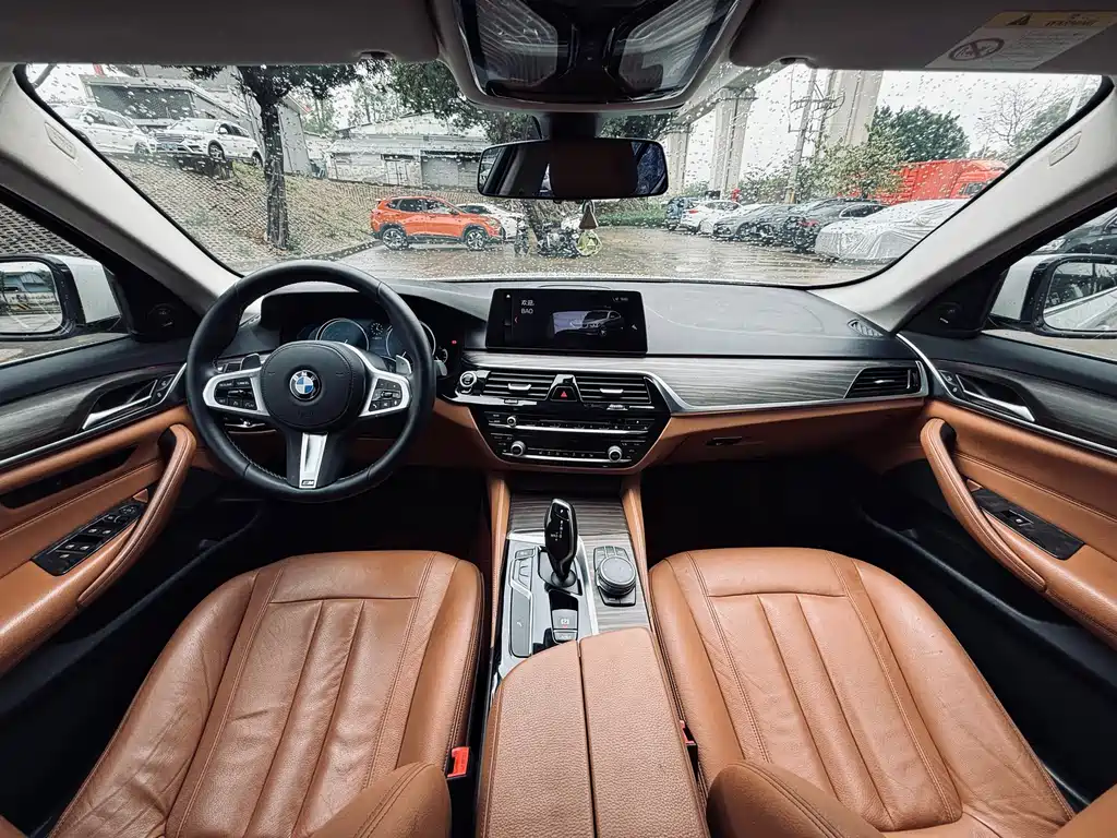 BMW 5 Series 2018 — фото 28