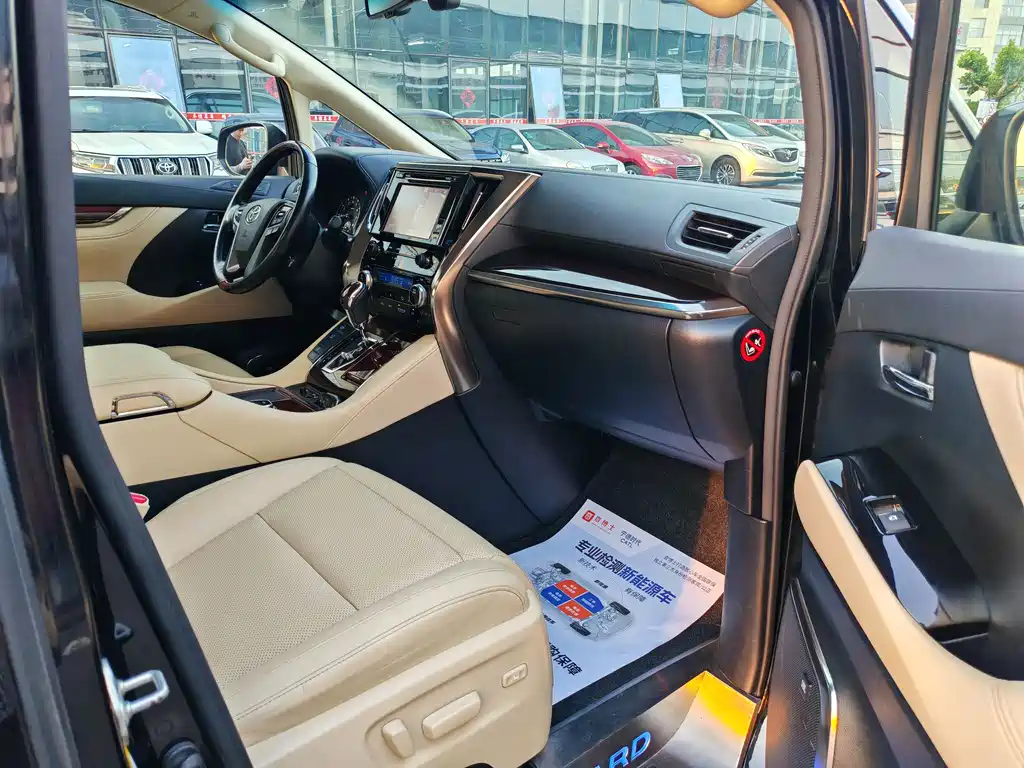 Toyota Alphard 2017 — фото 6