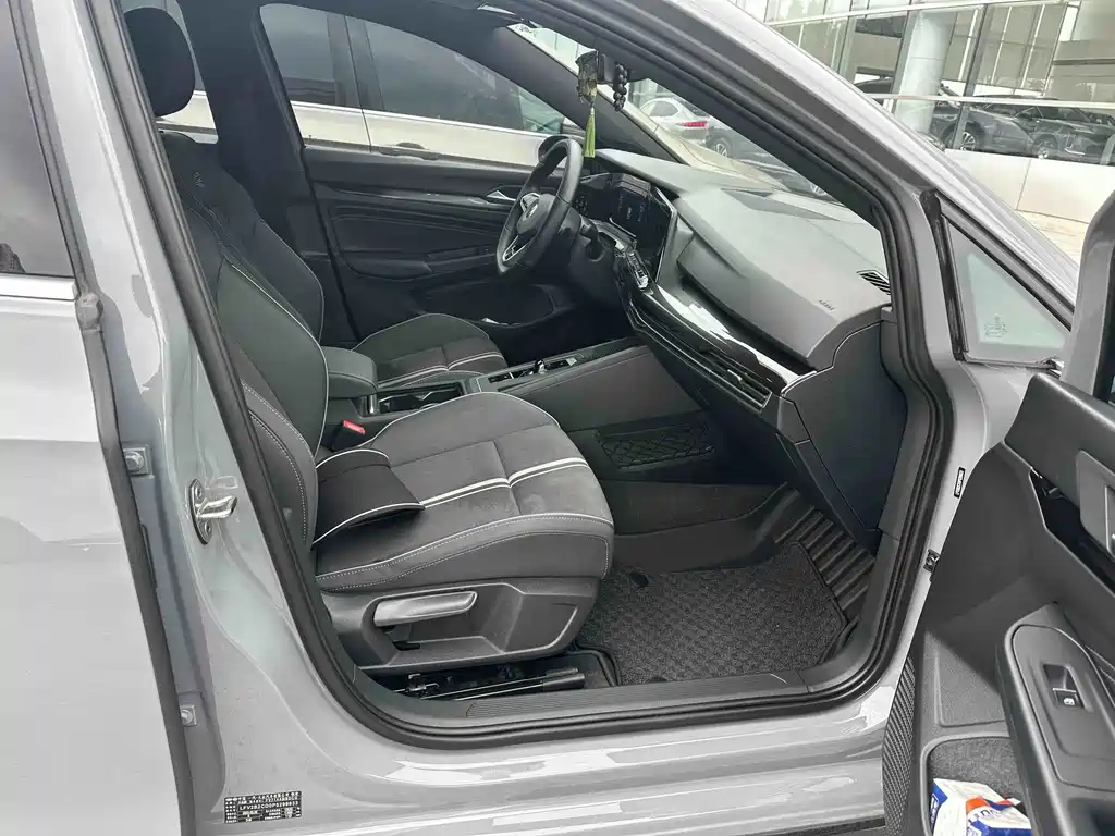 Volkswagen Golf 2023