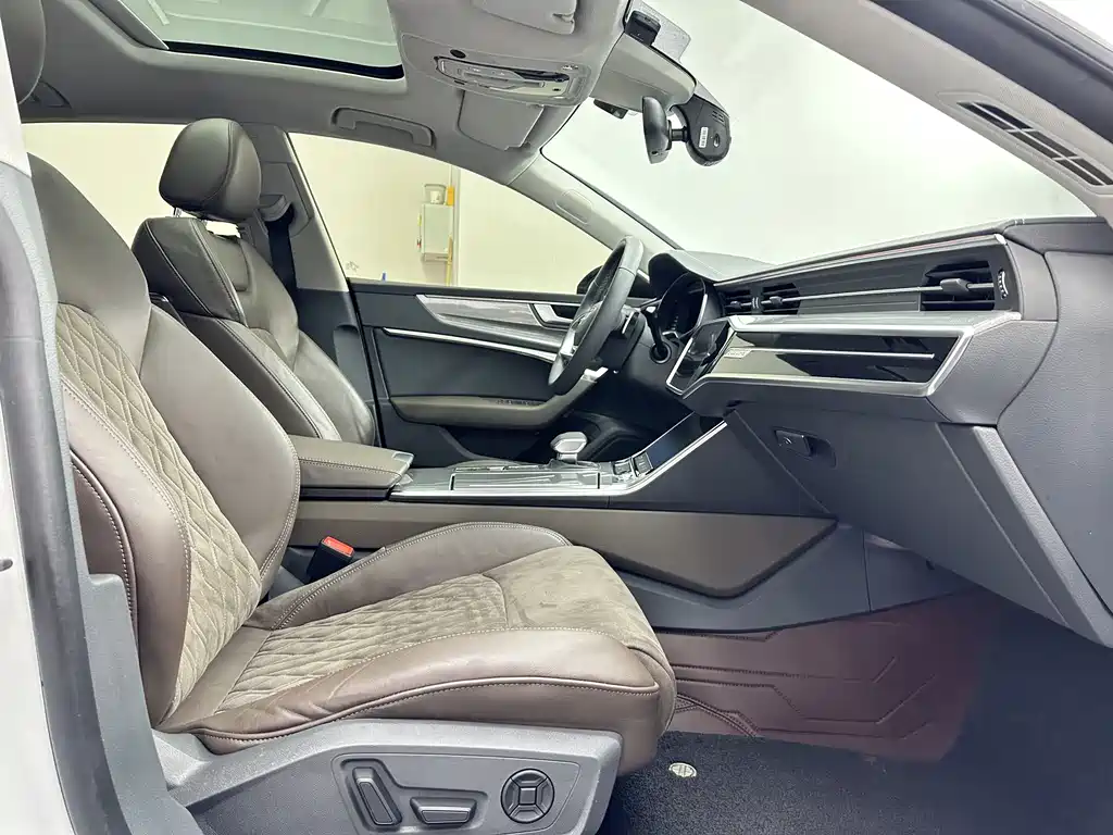 Audi A7L 2023 — фото 13