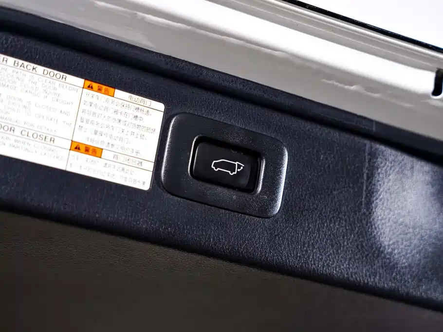 Toyota Alphard 2020 — фото 35