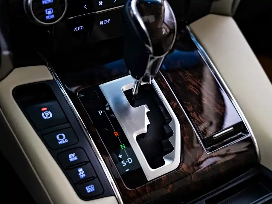 Toyota Alphard 2020 — фото 21