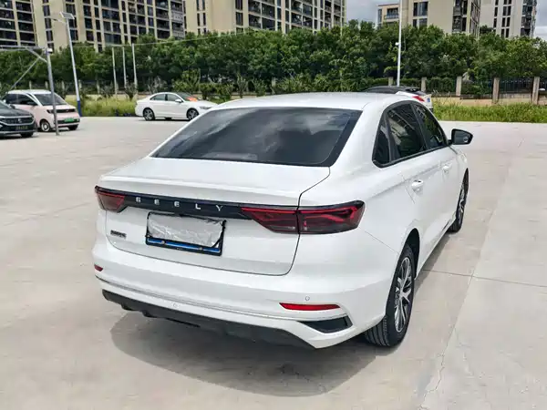 Geely Emgrand 2024
