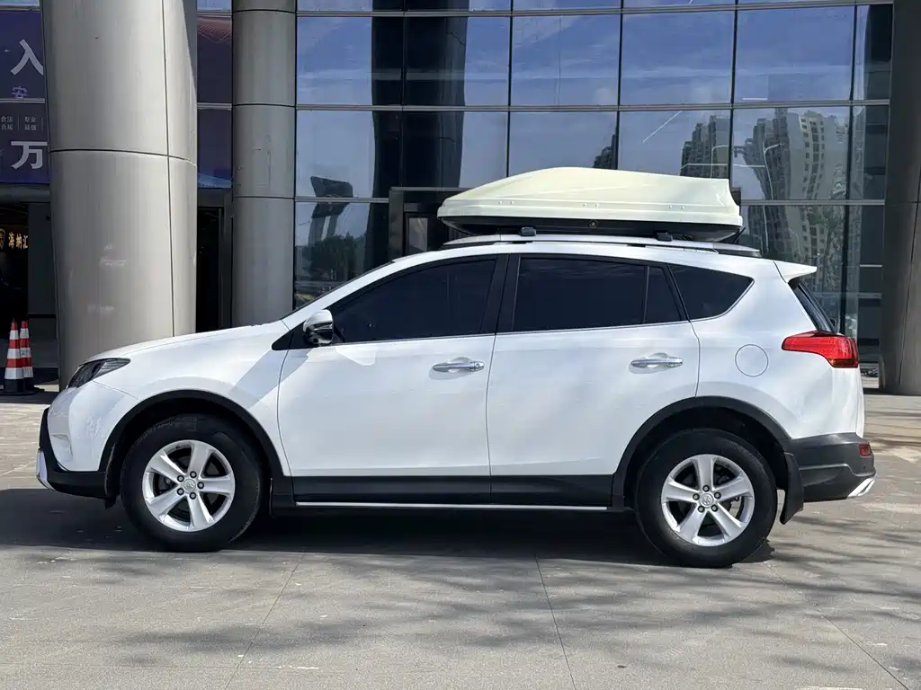 Toyota RAV4 2015 — фото 4