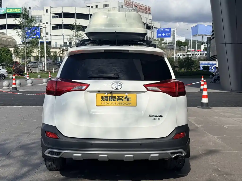 Toyota RAV4 2015 — фото 6