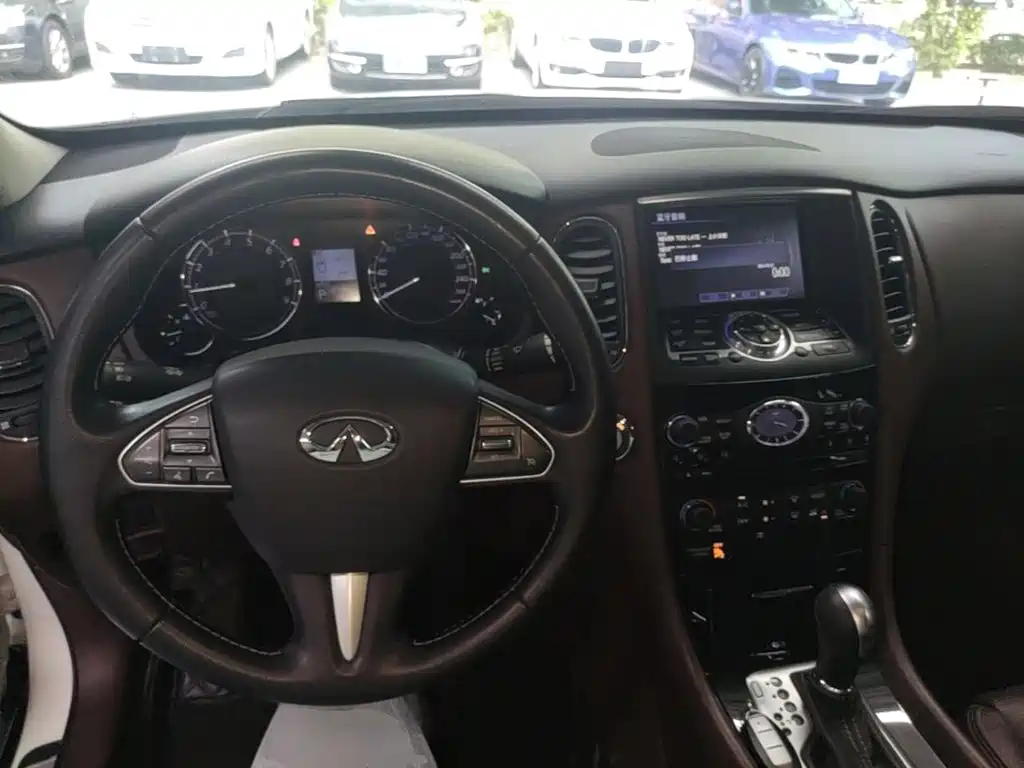 Infiniti QX50 2016 — фото 10