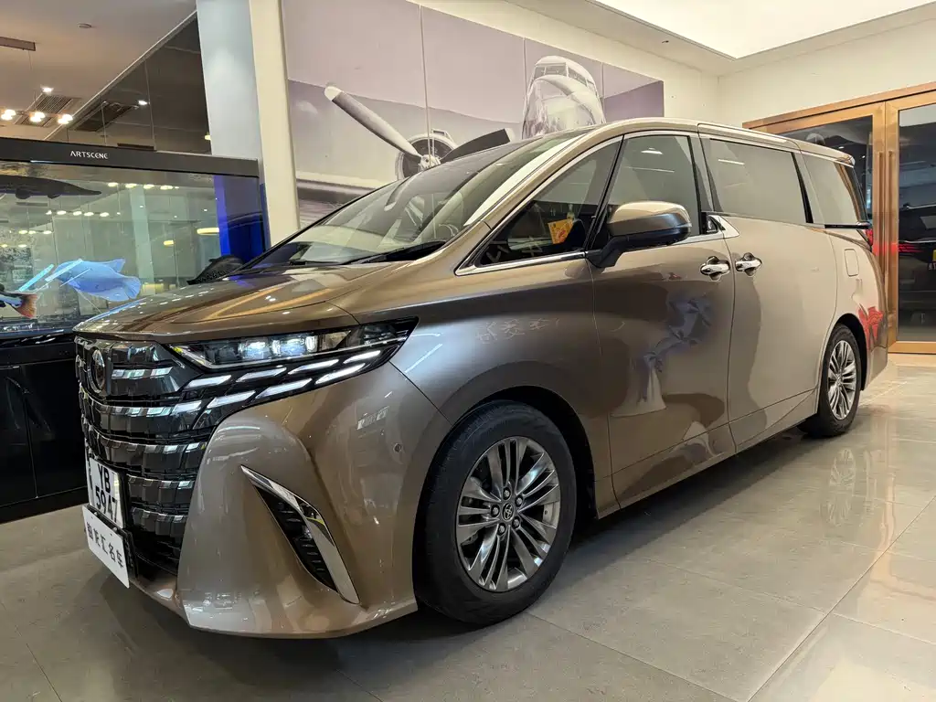 Toyota Alphard 2026 — фото 2