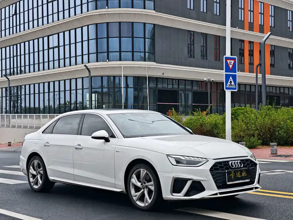 Audi A4L 2021 — фото 3