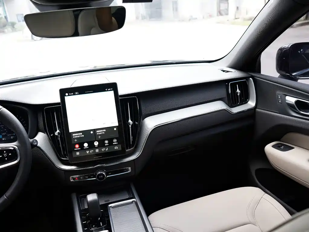 Volvo XC60 2025 — фото 7
