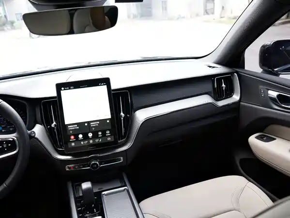 Volvo XC60 2025