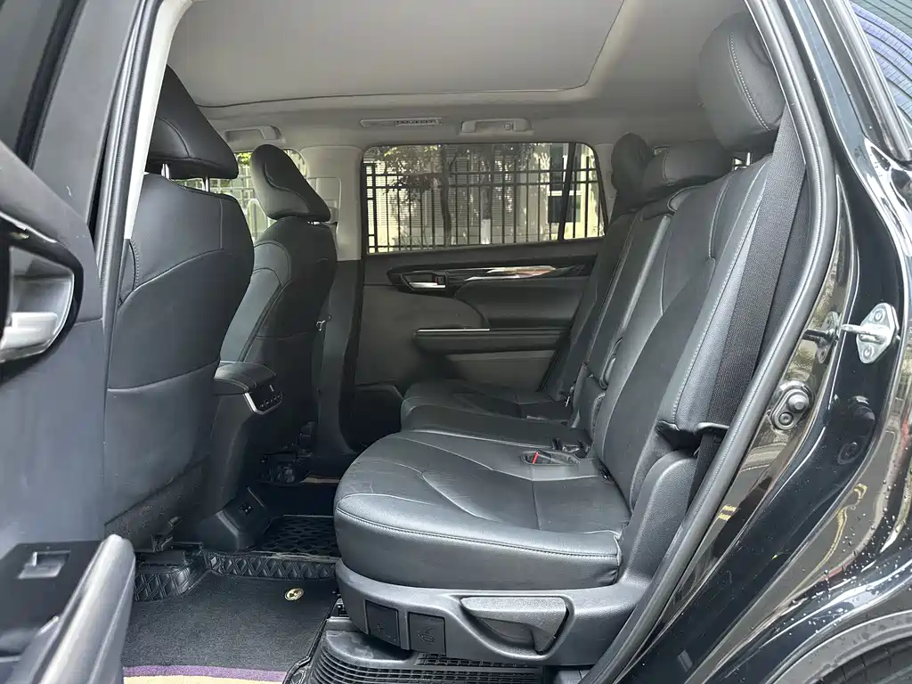 Toyota Highlander 2023 — фото 15