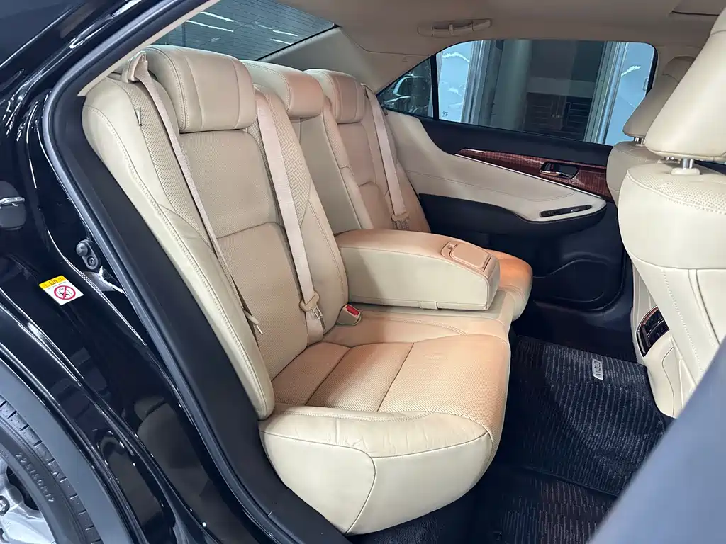 Toyota Crown 2015 — фото 12
